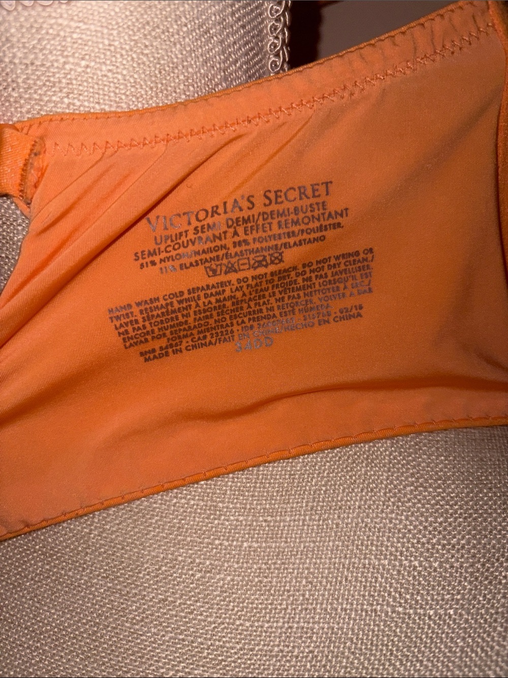 Victoria's Secret Smooth Molded T-Shirt Bra - Bright Orange - Picture 5 of 6